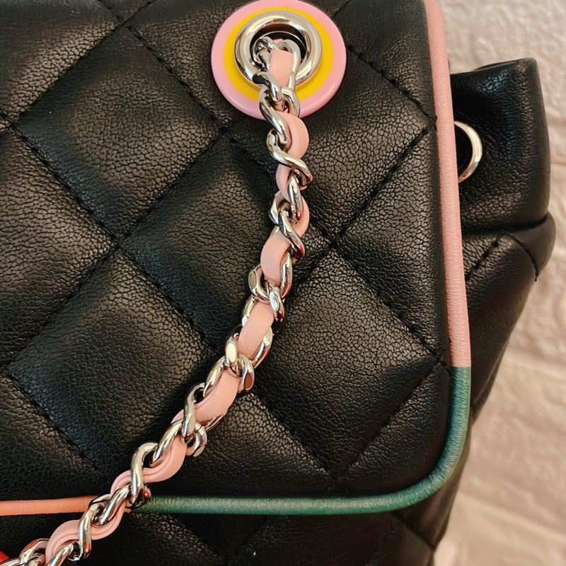 特惠✨香奈兒Chanel 限定款✨拼色小羊皮經典雙C LOGO菱格雙肩後背包(黑色)-15