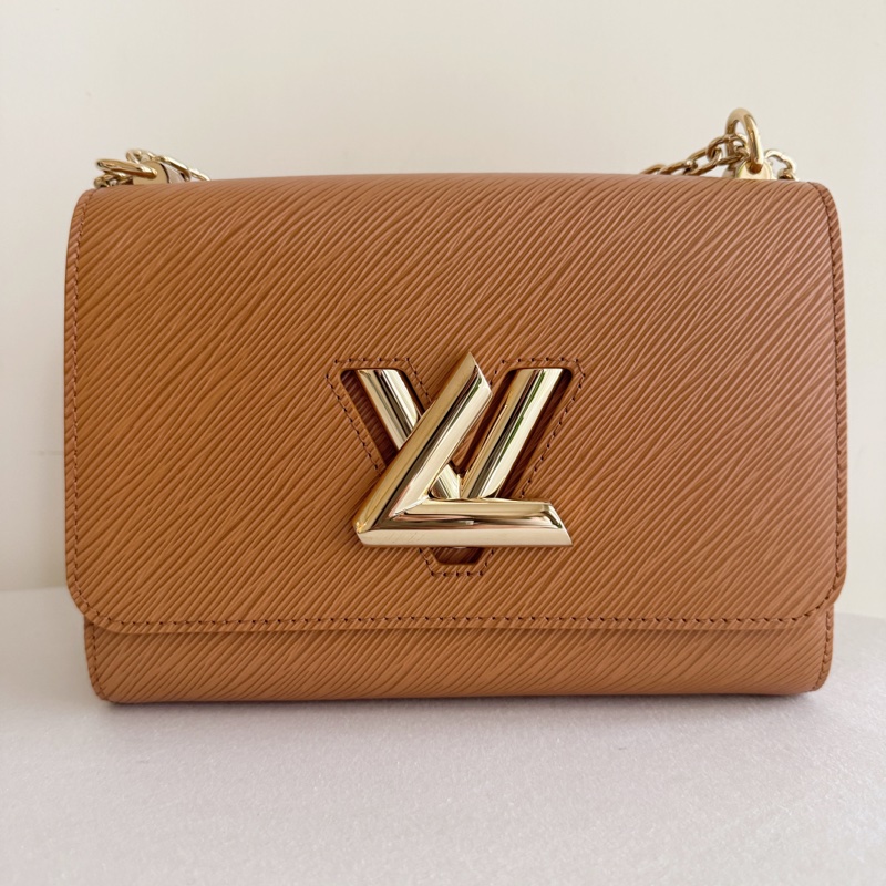 便宜賣LV Louis Vuitton TWIST MM 9.5成新M59686金鏈條包-1