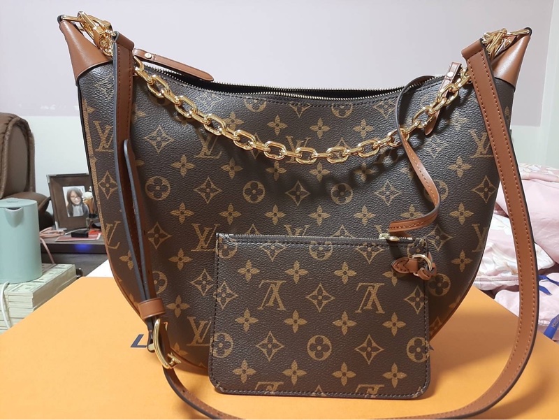 LV 經典Monogram雙色帆布  肩背  斜背包 大月亮包  彎月包(咖啡)-0