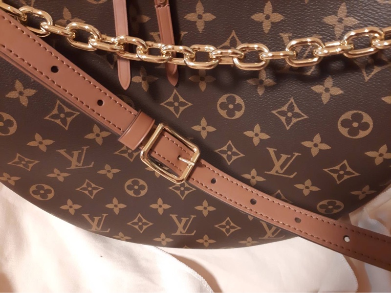 LV 經典Monogram雙色帆布  肩背  斜背包 大月亮包  彎月包(咖啡)-3