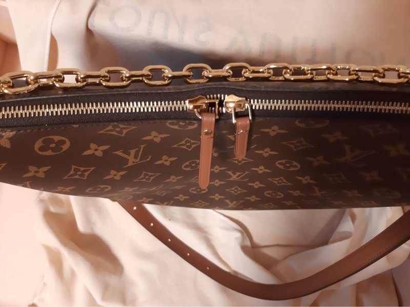 LV 經典Monogram雙色帆布  肩背  斜背包 大月亮包  彎月包(咖啡)-4