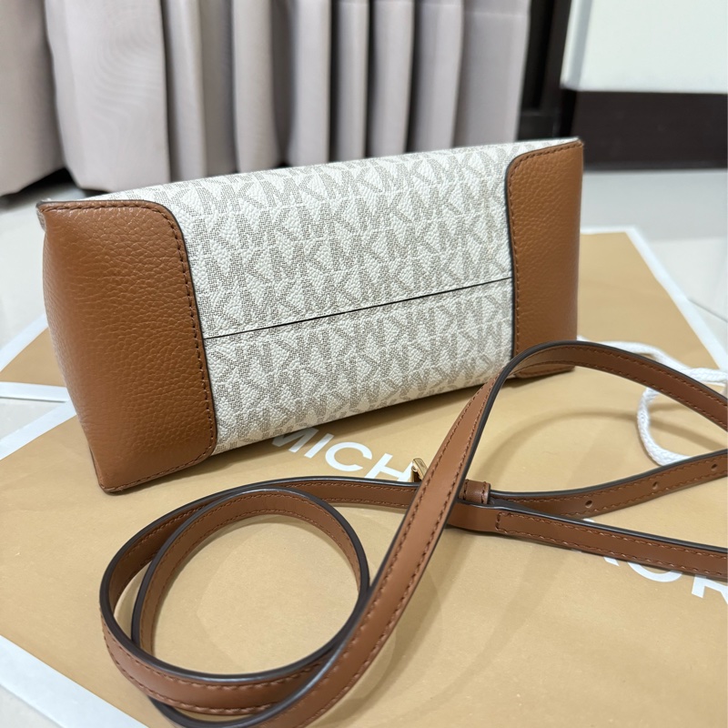 Michael Kors Mercer 9成新 中號老花拼色風琴包-14