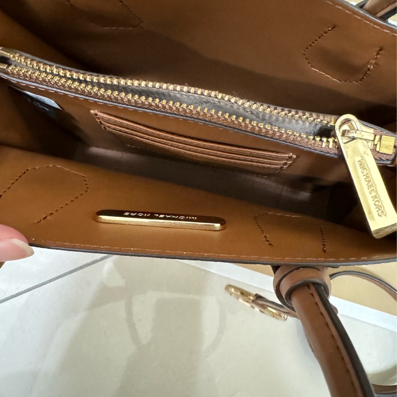Michael Kors Mercer 9成新 中號老花拼色風琴包-15