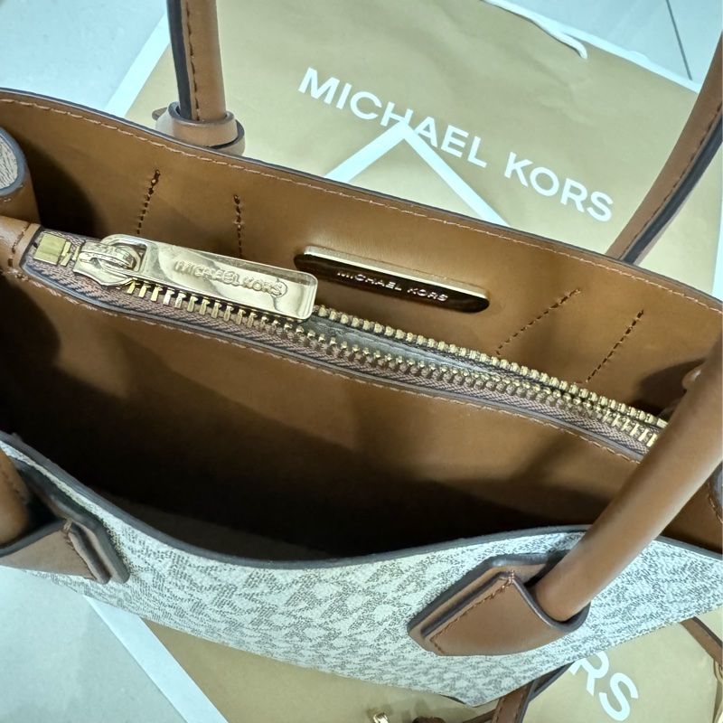 Michael Kors Mercer 9成新 中號老花拼色風琴包-17