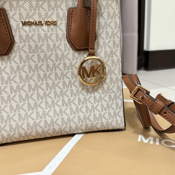 Michael Kors Mercer 9成新 中號老花拼色風琴包-28