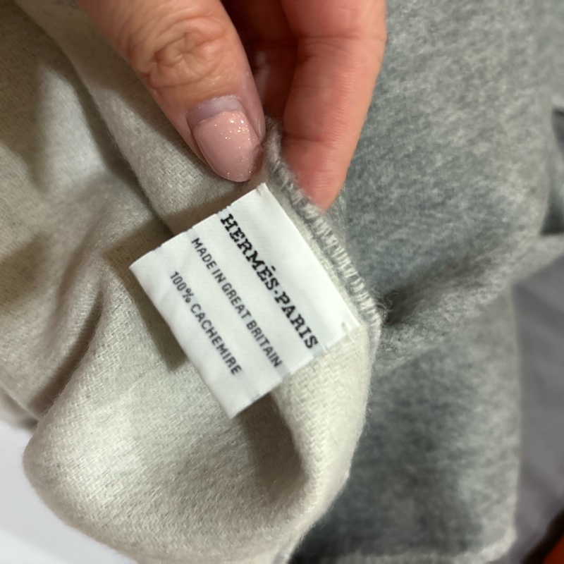 現貨商品 全新商品 專櫃購證 Hermes 經典雙面灰色圍巾 Double Face 圍巾 100% 羊絨披肩-11
