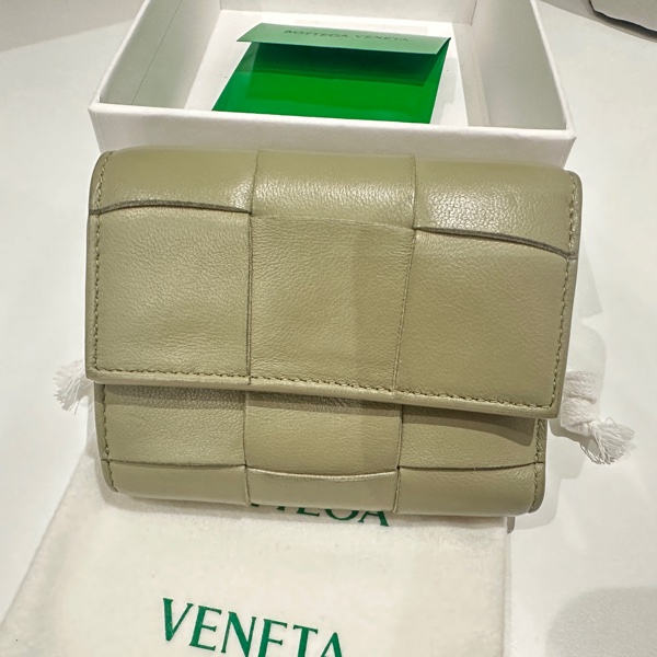 BOTTEGA VENETA 復古綠編織皮三折短夾-5