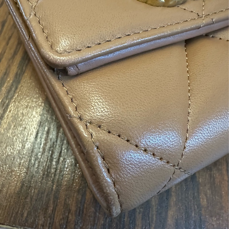 Chanel 19焦糖色短夾-5