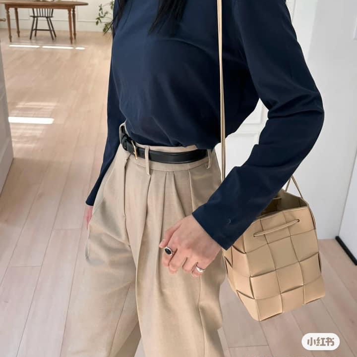 《全新》BV CASSETTE 燕麥色 四格水桶包-13