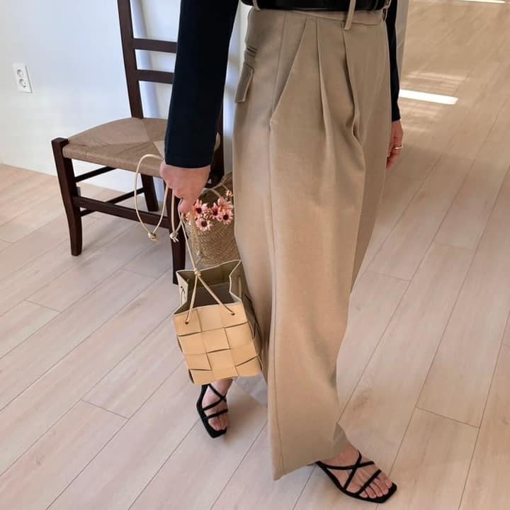 《全新》BV CASSETTE 燕麥色 四格水桶包-14