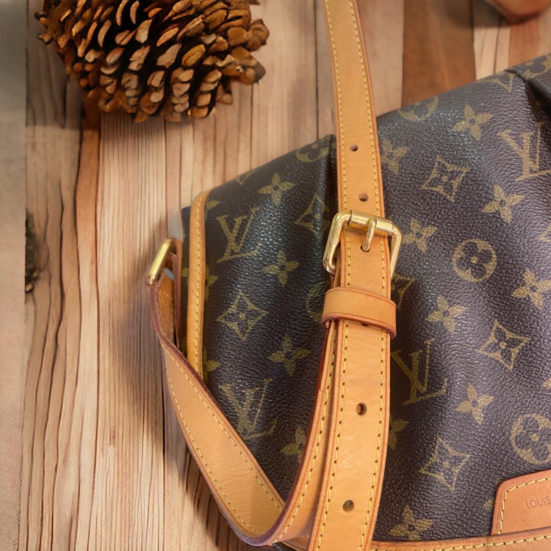 Louis Vuitton 抓皺包 LV老花/斜背包/翻蓋包-3