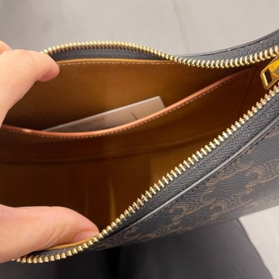 Celine 老花 Ava Triomphe 凱旋門牛角包《2024季度商品》-3