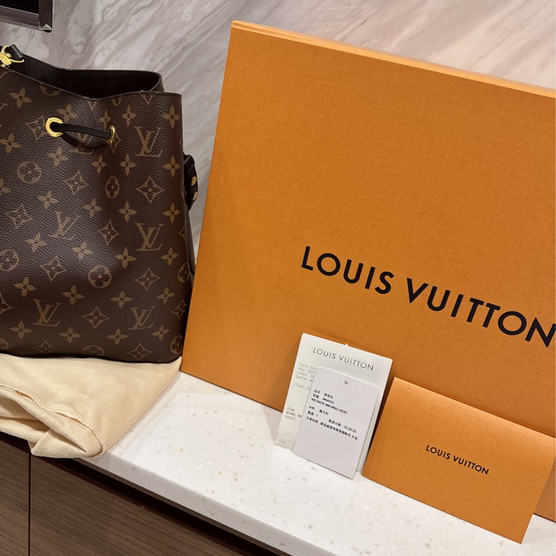 LV NeoNoe經典老花黑水桶包-14