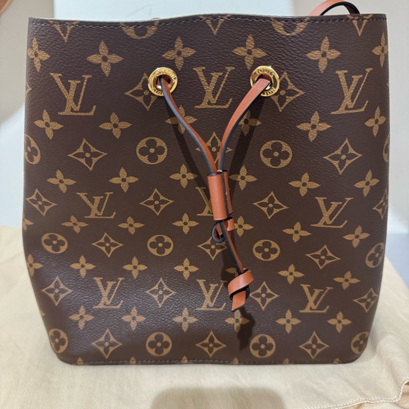 Louis Vuitton LV NeoNoe MM咖啡色老花水桶包-0