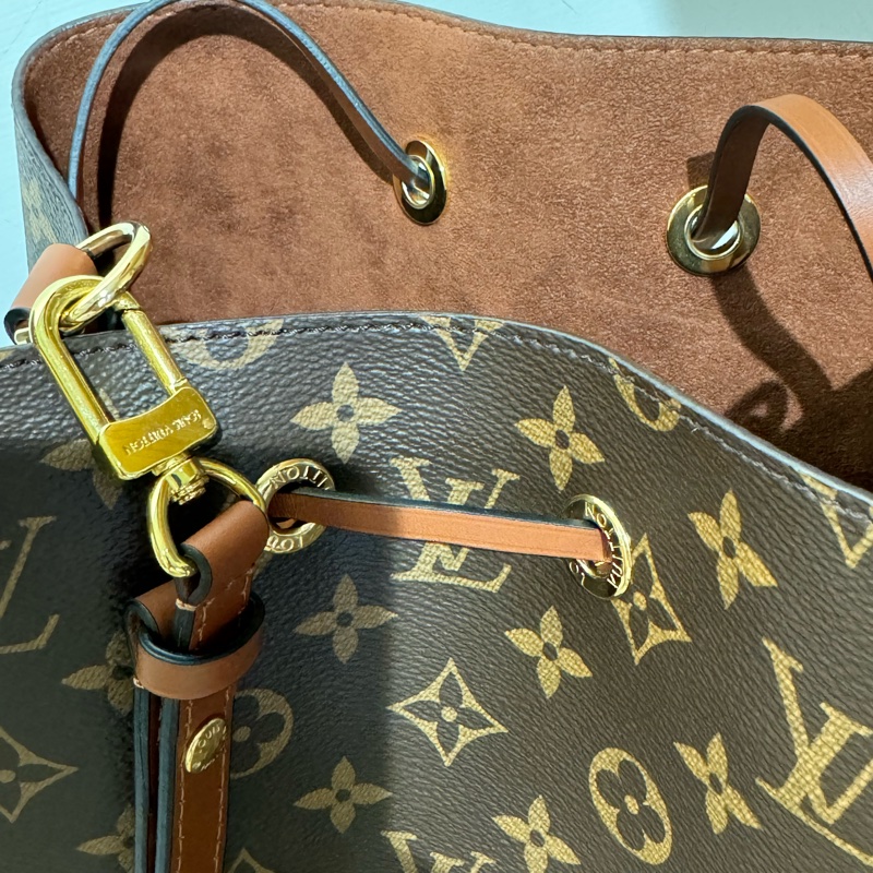Louis Vuitton LV NeoNoe MM咖啡色老花水桶包-4