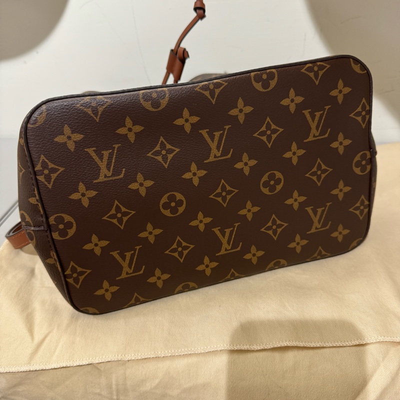 Louis Vuitton LV NeoNoe MM咖啡色老花水桶包-8