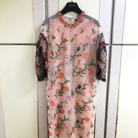 Biyan國際精品刺繡洋裝 S號 M可穿 近新