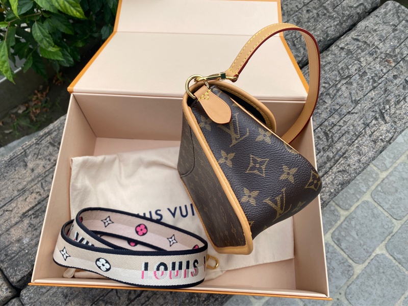 近新LV 原花Diane Monogram帆布法棍包斜背肩背包M45985-7