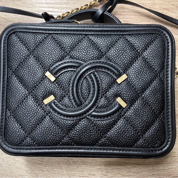 Chanel vanity case黑金粒紋牛皮大C logo化妝箱小號鏈包17cm-6