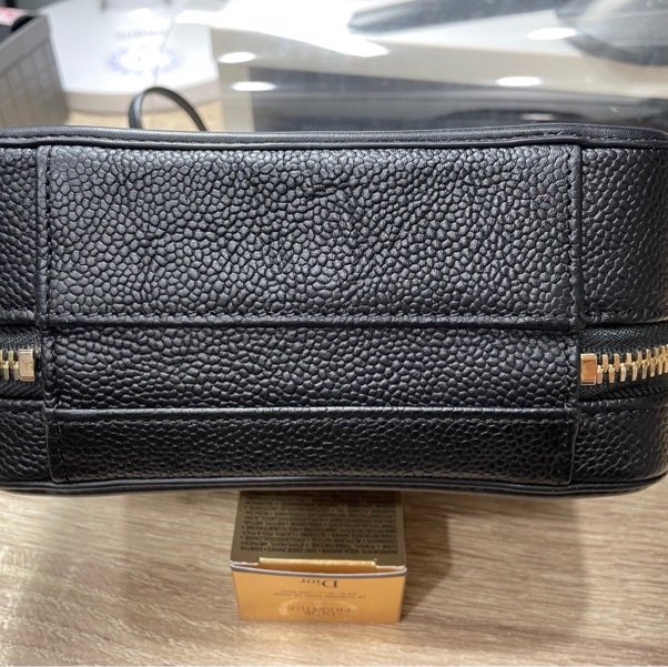 Chanel vanity case黑金粒紋牛皮大C logo化妝箱小號鏈包17cm-11