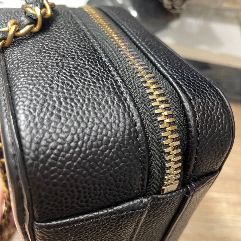 Chanel vanity case黑金粒紋牛皮大C logo化妝箱小號鏈包17cm-16