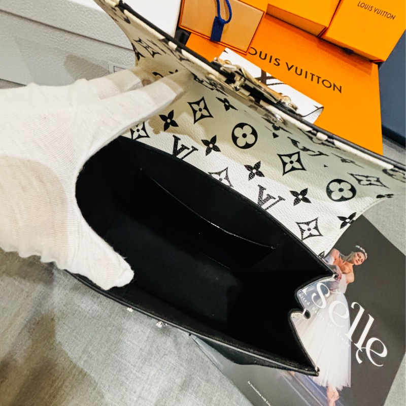 【哥吉拉精品時尚】LV 達芙妮 黑白老花款 全新閒置品-32