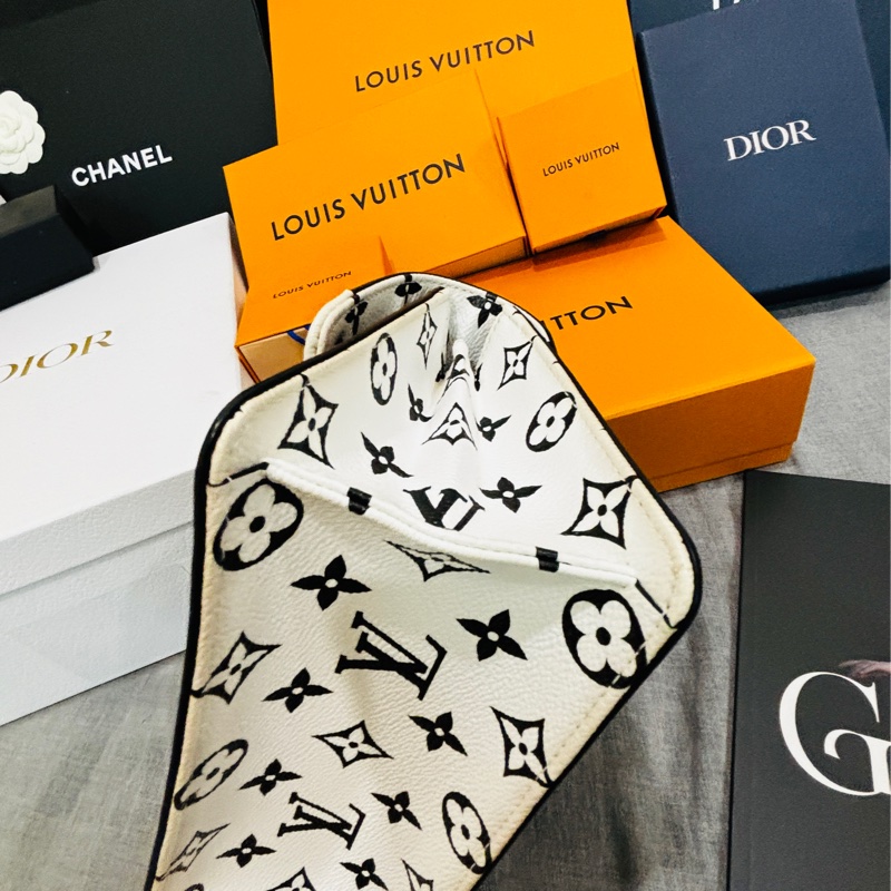 【哥吉拉精品時尚】LV 達芙妮 黑白老花款 全新閒置品-34