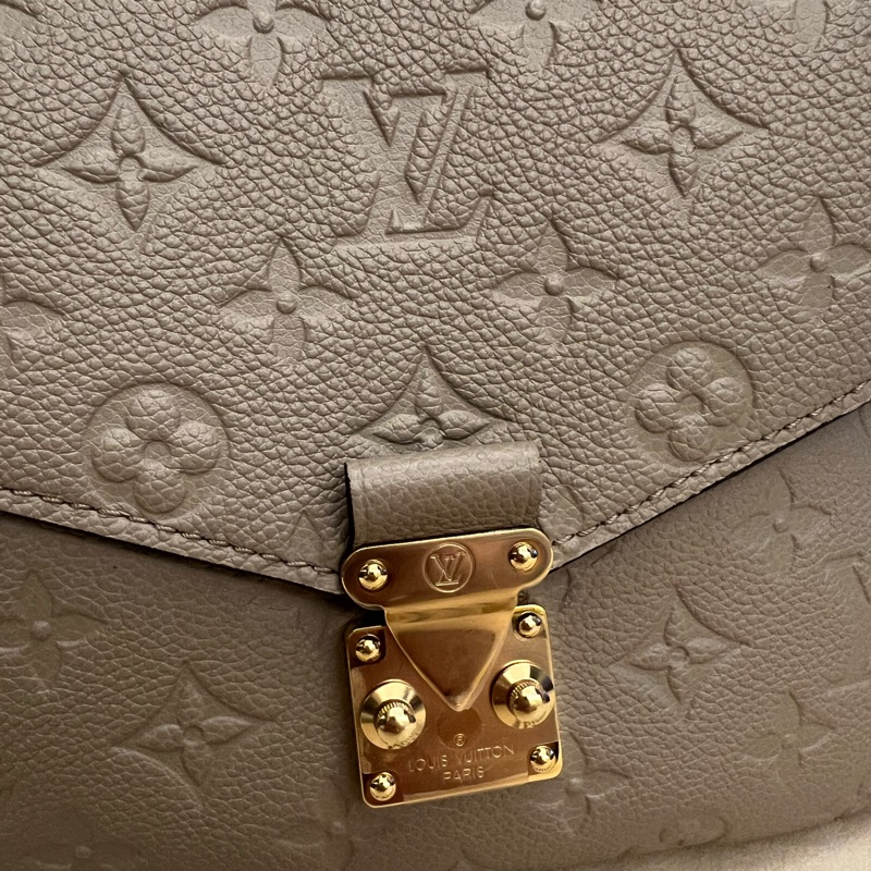 LV 郵差包Pochette Métis 米色皮革款-2