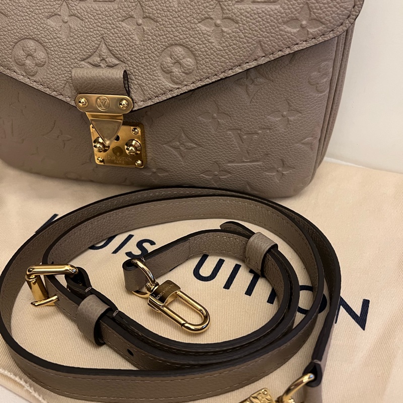 LV 郵差包Pochette Métis 米色皮革款-4