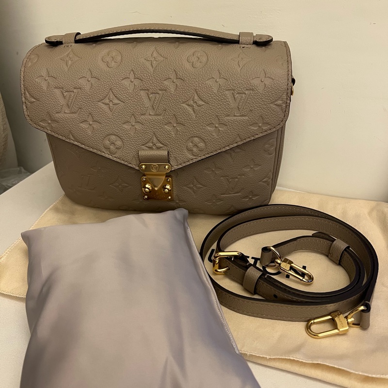 LV 郵差包Pochette Métis 米色皮革款-5