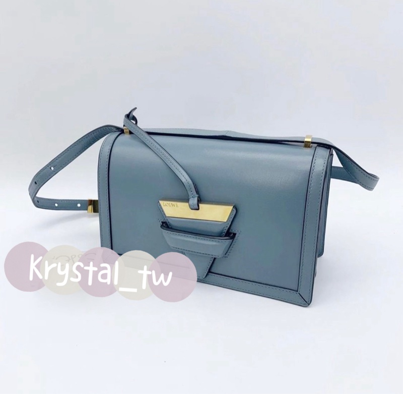 Loewe Barcelona三角插釦葉子單肩斜背包-2