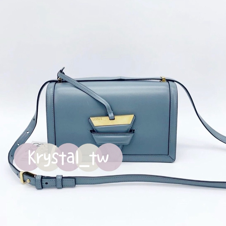 Loewe Barcelona三角插釦葉子單肩斜背包-8