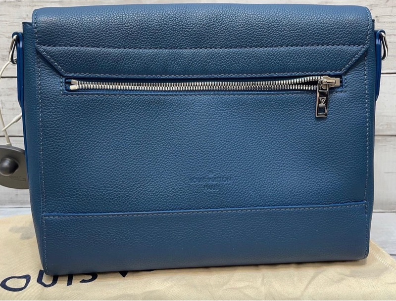 LV  新款💎✈️M23709 Takeoff  深藍 全皮 郵差包 *買近9萬 9成新*  少用割愛 65800尺寸 (公分) 28 x 24 x 10 cm  有防塵袋，盒子-4