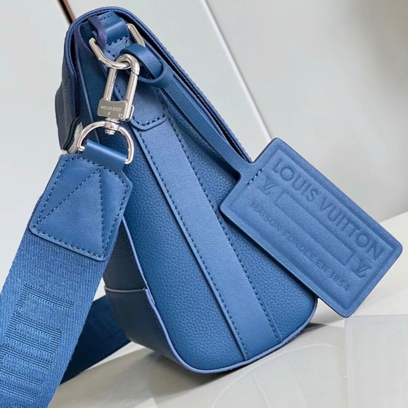 LV  新款💎✈️M23709 Takeoff  深藍 全皮 郵差包 *買近9萬 9成新*  少用割愛 65800尺寸 (公分) 28 x 24 x 10 cm  有防塵袋，盒子-7