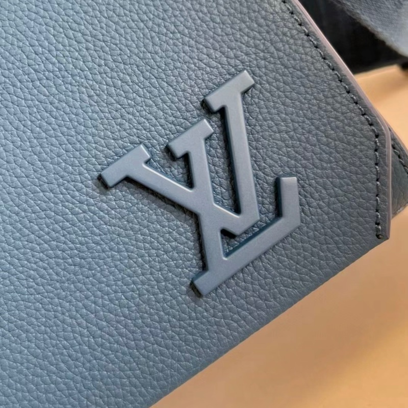 LV  新款💎✈️M23709 Takeoff  深藍 全皮 郵差包 *買近9萬 9成新*  少用割愛 65800尺寸 (公分) 28 x 24 x 10 cm  有防塵袋，盒子-8