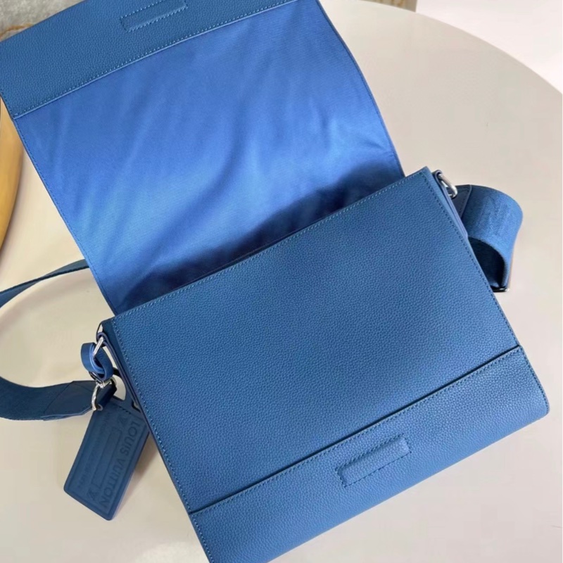 LV  新款💎✈️M23709 Takeoff  深藍 全皮 郵差包 *買近9萬 9成新*  少用割愛 65800尺寸 (公分) 28 x 24 x 10 cm  有防塵袋，盒子-13