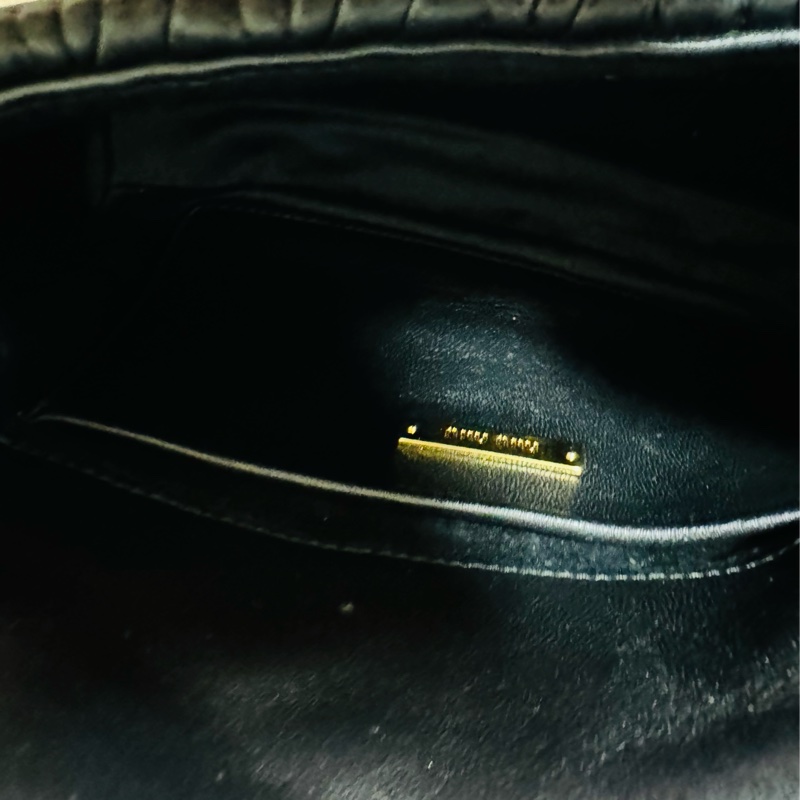 專櫃購入 MIUMIU 黑色迷你手袋 黑色小羊皮 金釦皮鍊 MIU MIU Matelassé納帕軟皮迷你手袋-14