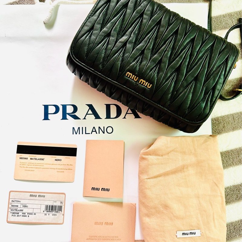 專櫃購入 MIUMIU 黑色迷你手袋 黑色小羊皮 金釦皮鍊 MIU MIU Matelassé納帕軟皮迷你手袋-20