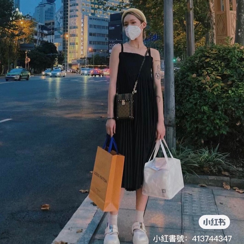 LV M67873 經典老花拼色手機鏈條包-24