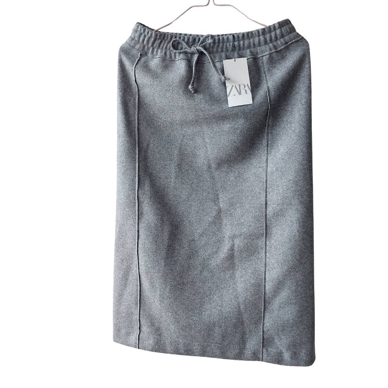 全新 ZARA高腰中長裙 ,剛買 尺寸不合 折價售,吊牌還在
顏色:深灰色-0