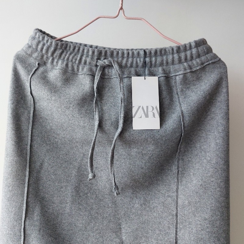 全新 ZARA高腰中長裙 ,剛買 尺寸不合 折價售,吊牌還在
顏色:深灰色-4