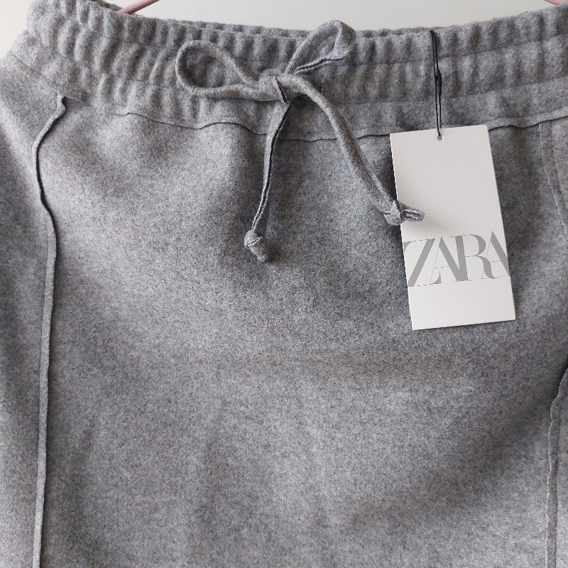 全新 ZARA高腰中長裙 ,剛買 尺寸不合 折價售,吊牌還在
顏色:深灰色-5