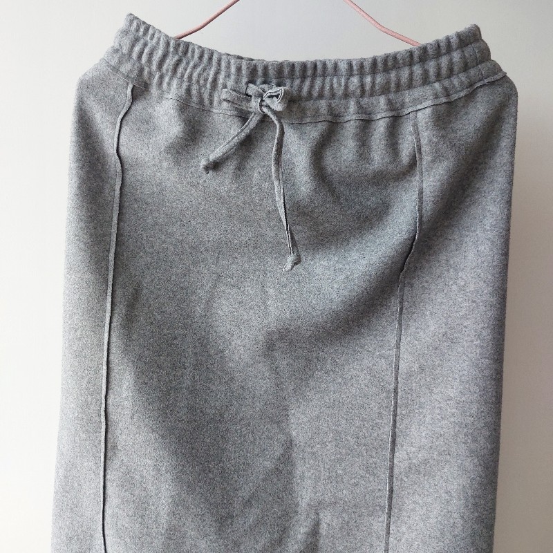 全新 ZARA高腰中長裙 ,剛買 尺寸不合 折價售,吊牌還在
顏色:深灰色-8