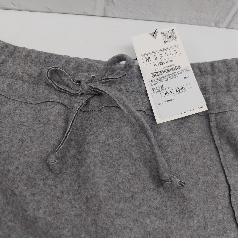 全新 ZARA高腰中長裙 ,剛買 尺寸不合 折價售,吊牌還在
顏色:深灰色-9