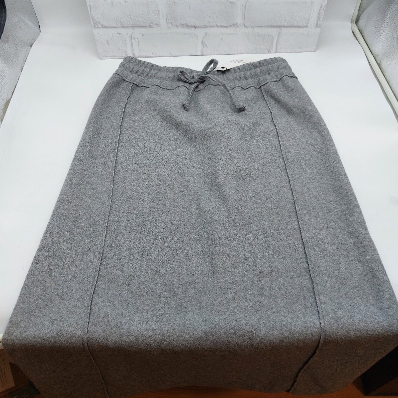 全新 ZARA高腰中長裙 ,剛買 尺寸不合 折價售,吊牌還在
顏色:深灰色-10