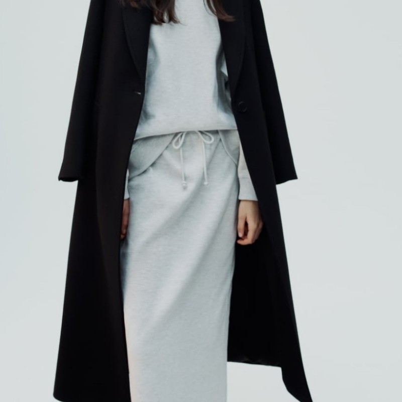 全新 ZARA高腰中長裙 ,剛買 尺寸不合 折價售,吊牌還在
顏色:深灰色-12