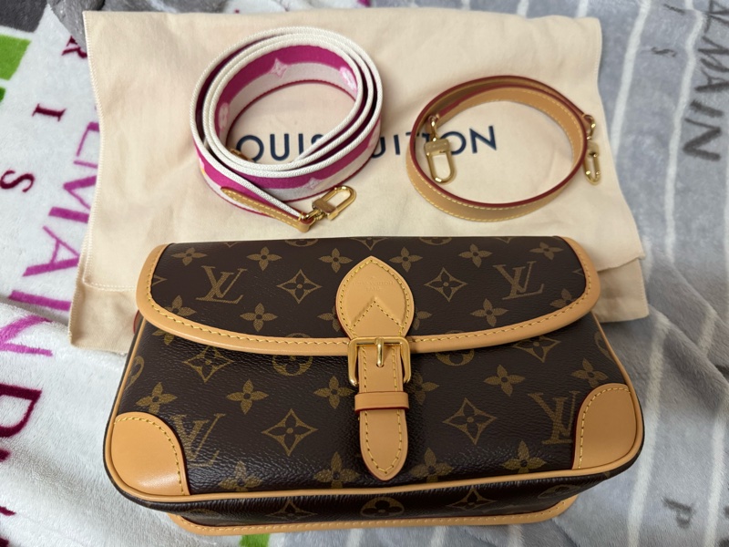 LV Diane  M45985  Monogram法棍包 斜背 帆布 側背包-3