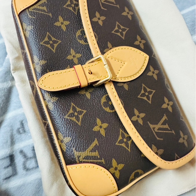 LV Diane  M45985  Monogram法棍包 斜背 帆布 側背包-6