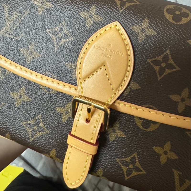 LV Diane  M45985  Monogram法棍包 斜背 帆布 側背包-7