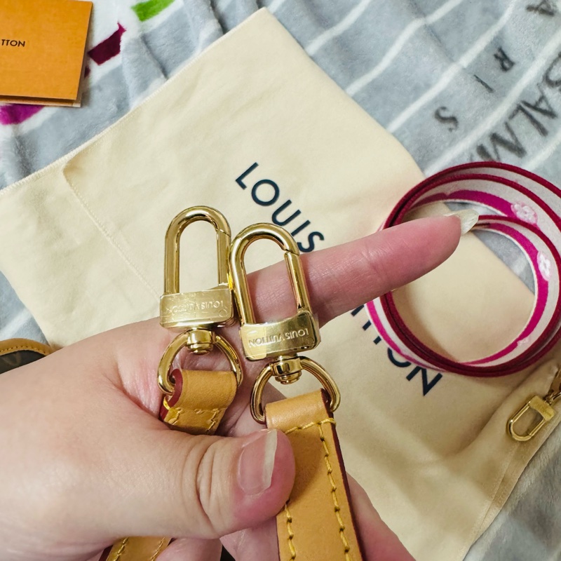 LV Diane  M45985  Monogram法棍包 斜背 帆布 側背包-18